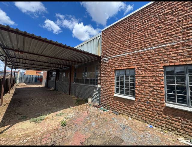 350M² WAREHOUSE TO LET IN HERMANSTAD